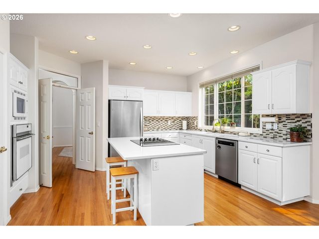 500 Nw PACIFIC GROVE Dr, Beaverton, OR 97006