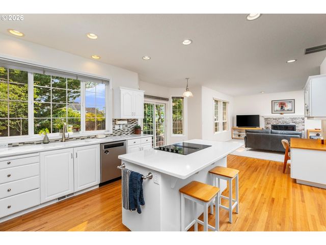500 Nw PACIFIC GROVE Dr, Beaverton, OR 97006