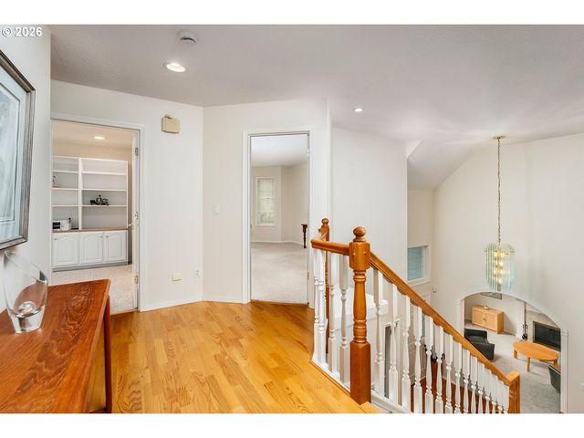 500 Nw PACIFIC GROVE Dr, Beaverton, OR 97006