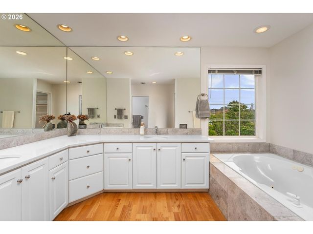 500 Nw PACIFIC GROVE Dr, Beaverton, OR 97006