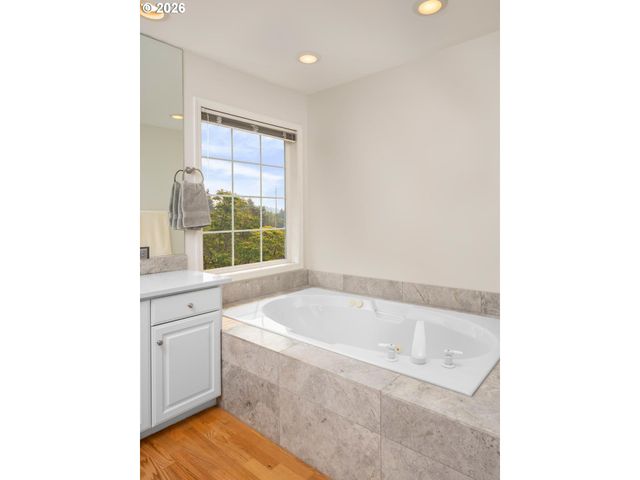 500 Nw PACIFIC GROVE Dr, Beaverton, OR 97006