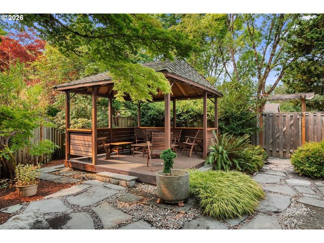 500 Nw PACIFIC GROVE Dr, Beaverton, OR 97006