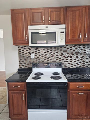 818 Woodyhill Drive, Cincinnati, OH 45238