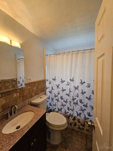 818 Woodyhill Drive, Cincinnati, OH 45238