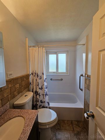 818 Woodyhill Drive, Cincinnati, OH 45238