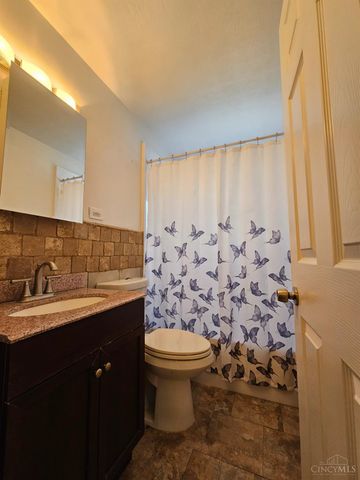 818 Woodyhill Drive, Cincinnati, OH 45238