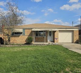 818 Woodyhill Drive, Cincinnati, OH 45238