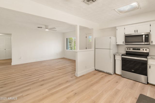 1407 E MOUNTAIN VIEW Road, Phoenix, AZ 85020