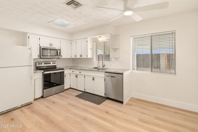 1407 E MOUNTAIN VIEW Road, Phoenix, AZ 85020
