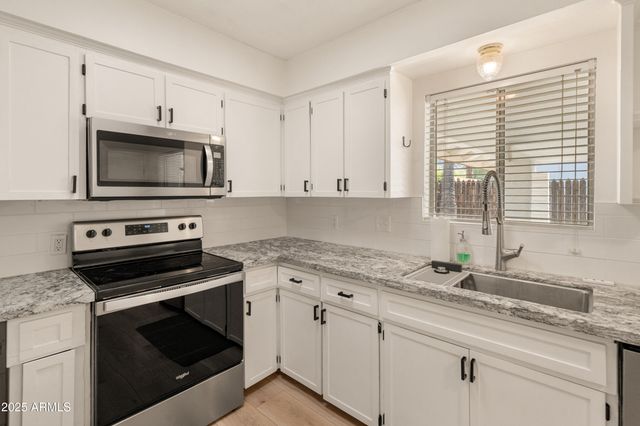 1407 E MOUNTAIN VIEW Road, Phoenix, AZ 85020