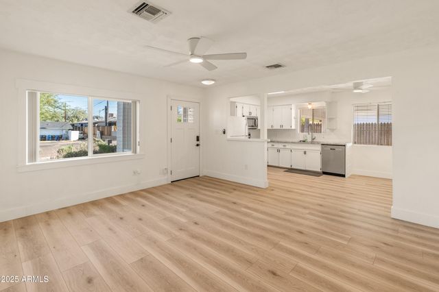 1407 E MOUNTAIN VIEW Road, Phoenix, AZ 85020