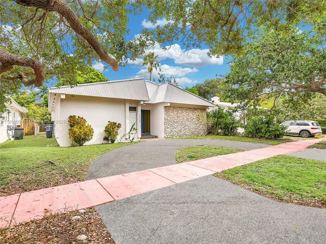 1109 Biarritz Dr, Miami Beach, FL 33141