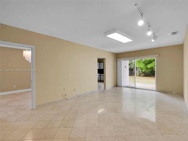 1109 Biarritz Dr, Miami Beach, FL 33141
