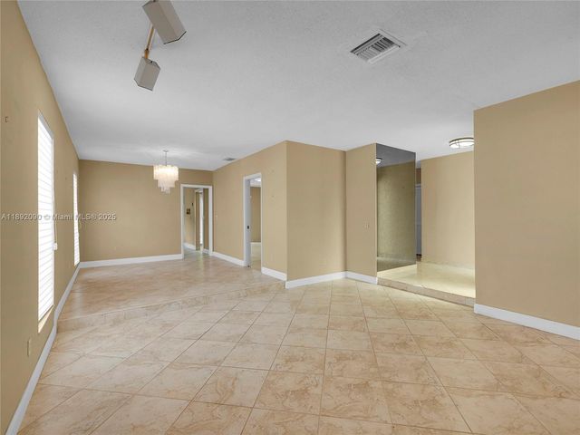 1109 Biarritz Dr, Miami Beach, FL 33141