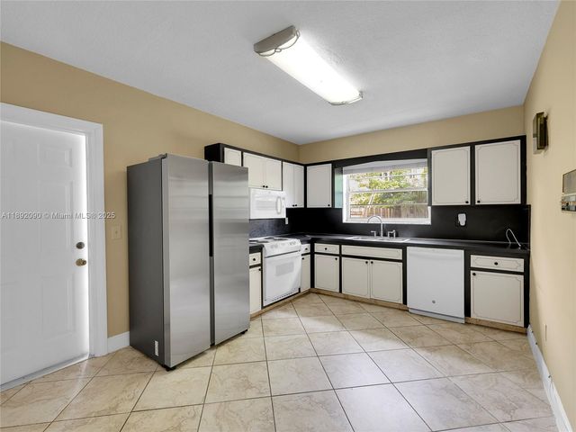 1109 Biarritz Dr, Miami Beach, FL 33141