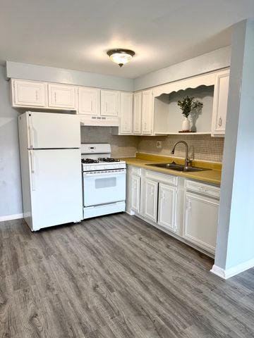 2500 Mark Thomas Lane 8A, Hanover Park, IL 60133
