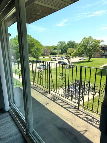 2500 Mark Thomas Lane 8A, Hanover Park, IL 60133