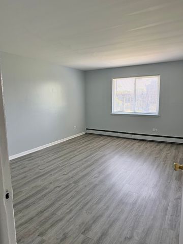 2500 Mark Thomas Lane 8A, Hanover Park, IL 60133