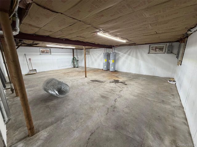 14 Cornwall Lane, Port Washington, NY 11050