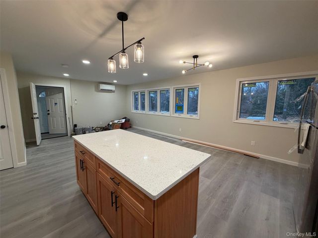 14 Cornwall Lane, Port Washington, NY 11050