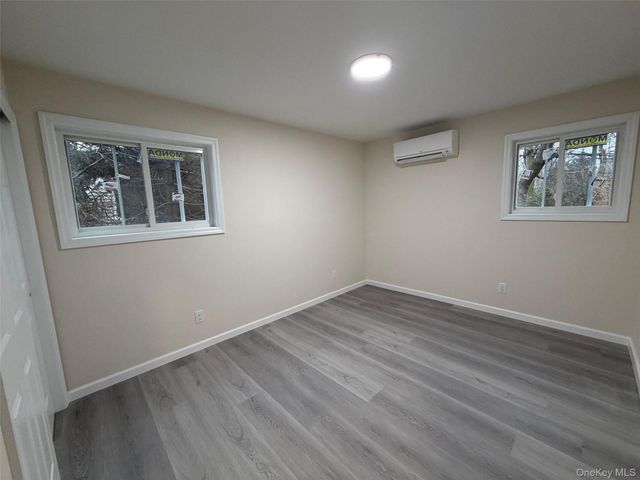 14 Cornwall Lane, Port Washington, NY 11050