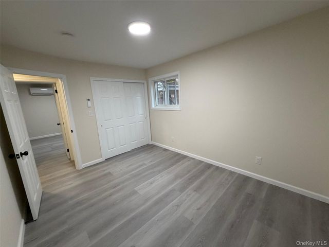 14 Cornwall Lane, Port Washington, NY 11050