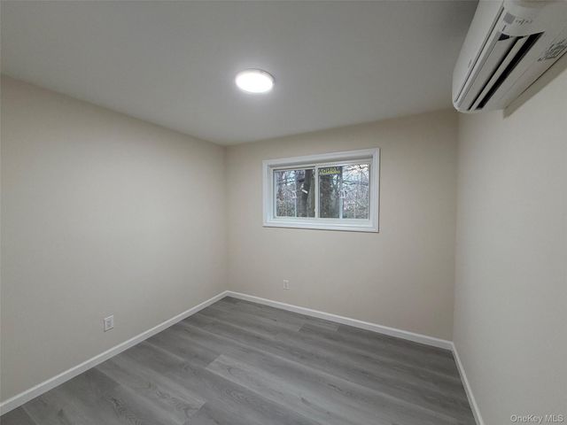 14 Cornwall Lane, Port Washington, NY 11050