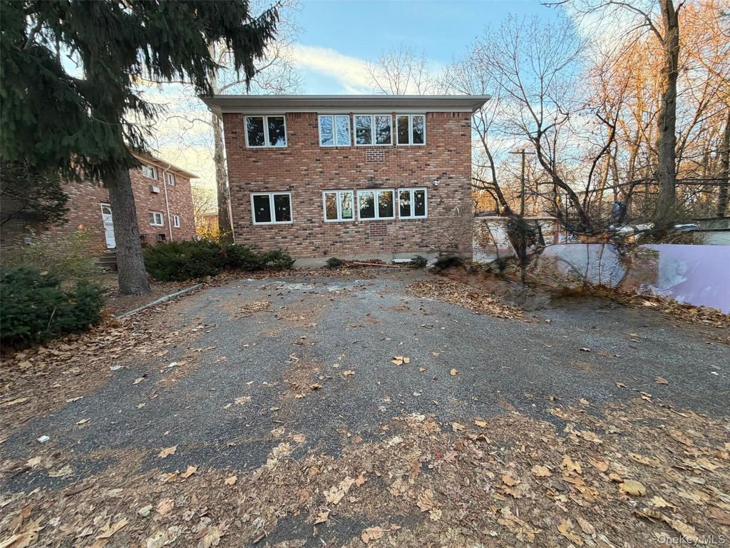 14 Cornwall Lane, Port Washington, NY 11050