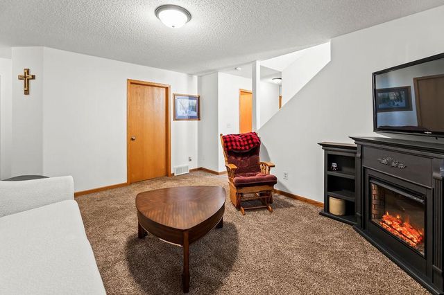 1101 39th Avenue S, Moorhead, MN 56560