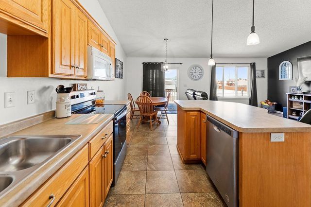 1101 39th Avenue S, Moorhead, MN 56560