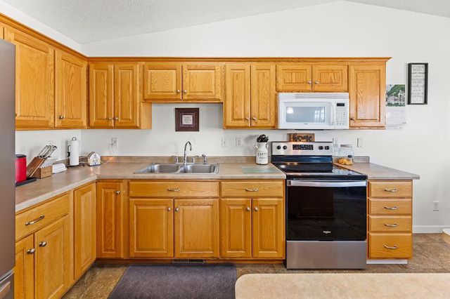 1101 39th Avenue S, Moorhead, MN 56560