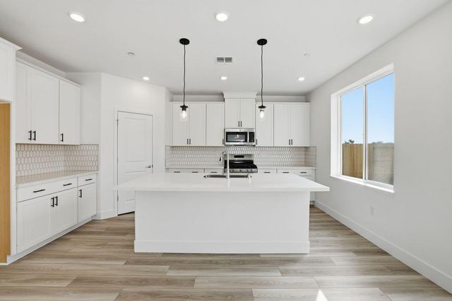 7776 Sikh Ct, Sacramento, CA 95829