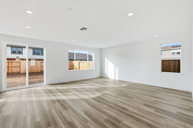 7776 Sikh Ct, Sacramento, CA 95829