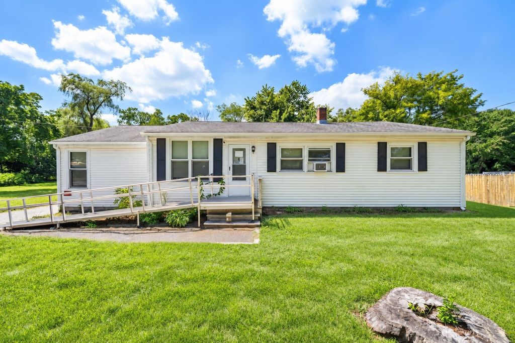 138 Fremont St, Taunton, MA 02780
