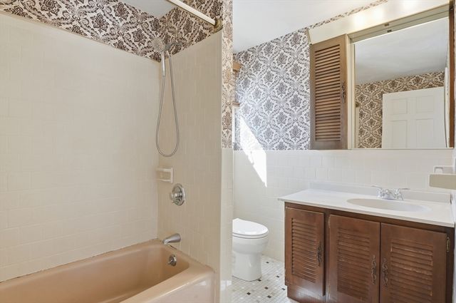 26 Monroe Street, Shrewsbury, MA 01545