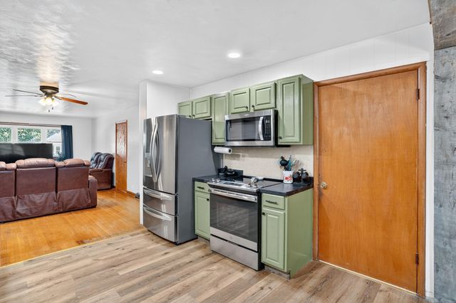 922 S Oak Avenue, Aurora, MO 65605