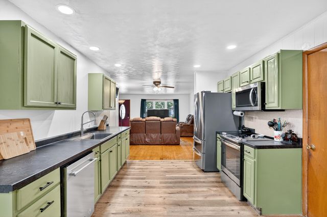 922 S Oak Avenue, Aurora, MO 65605