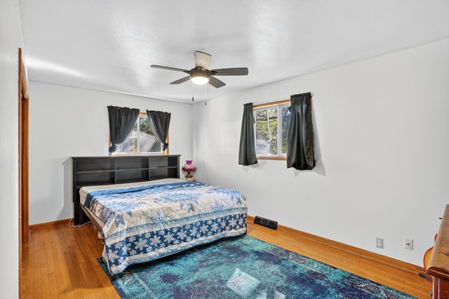 922 S Oak Avenue, Aurora, MO 65605