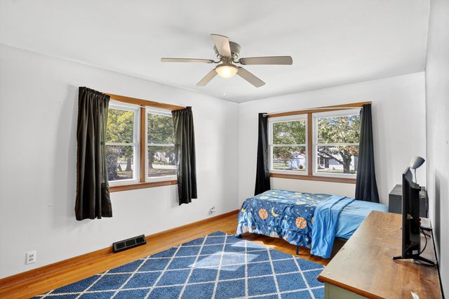 922 S Oak Avenue, Aurora, MO 65605