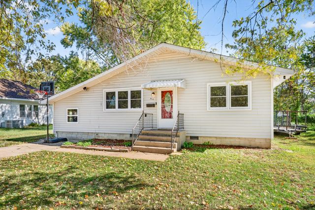 922 S Oak Avenue, Aurora, MO 65605