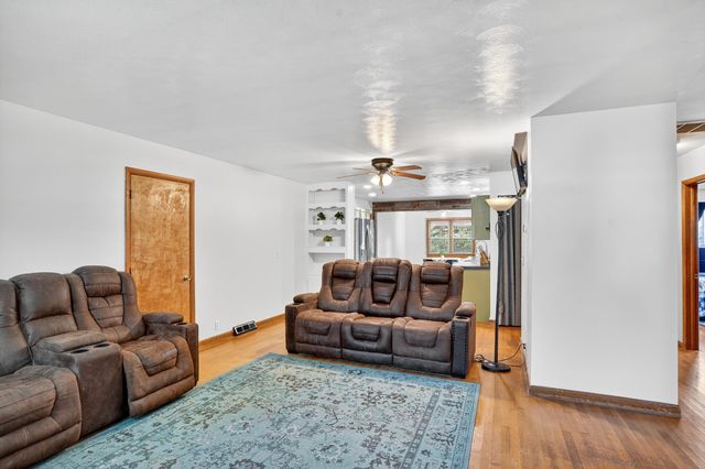 922 S Oak Avenue, Aurora, MO 65605