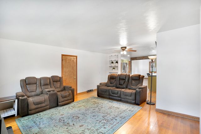 922 S Oak Avenue, Aurora, MO 65605