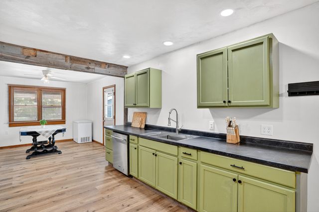 922 S Oak Avenue, Aurora, MO 65605