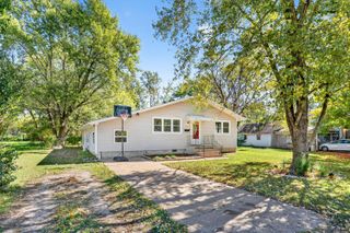 922 S Oak Avenue, Aurora, MO 65605