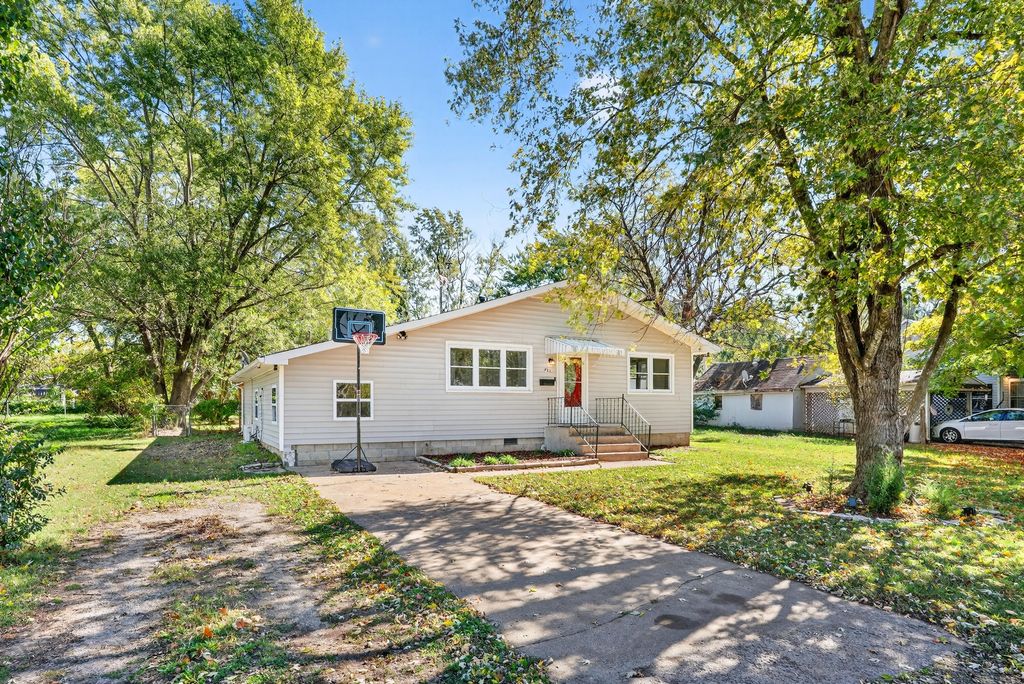 922 S Oak Avenue, Aurora, MO 65605