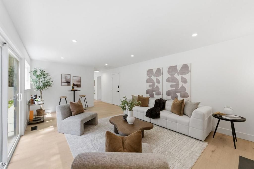 Image 13 of property listing at 1100 Greenbrier Road, San Carlos, CA 94070