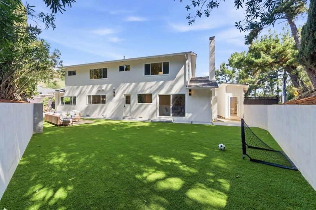 Image 37 of property listing at 1100 Greenbrier Road, San Carlos, CA 94070