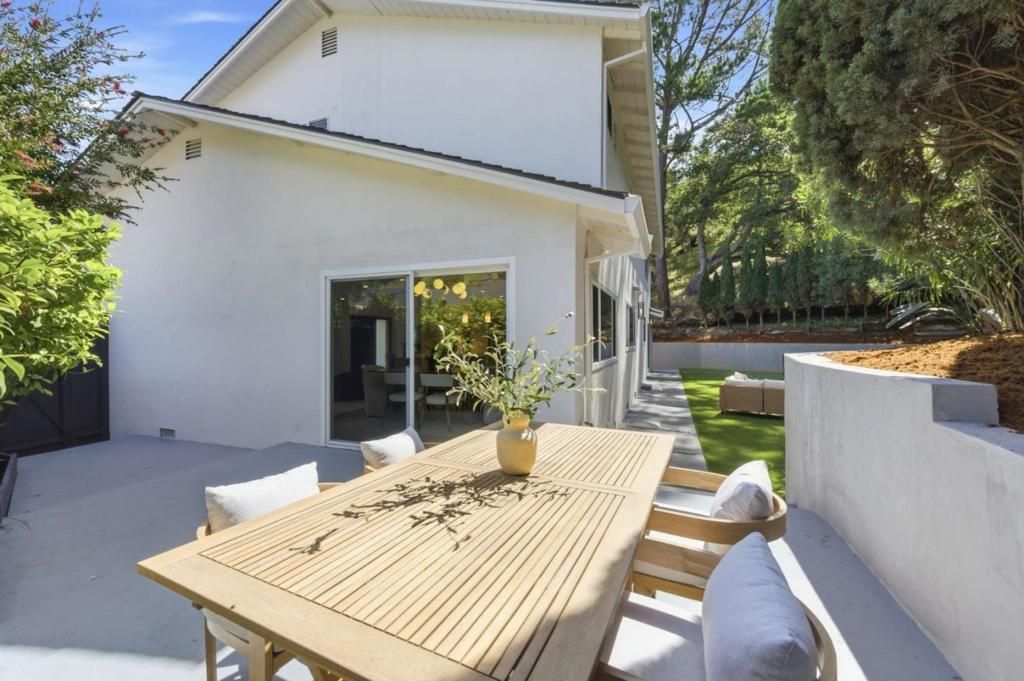 Image 41 of property listing at 1100 Greenbrier Road, San Carlos, CA 94070
