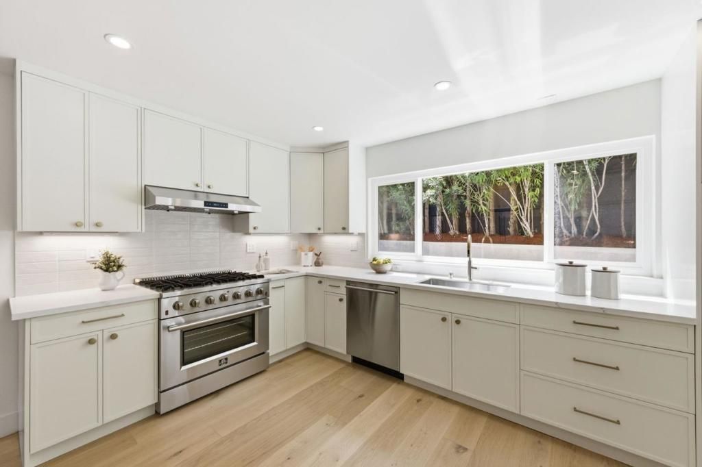 Image 9 of property listing at 1100 Greenbrier Road, San Carlos, CA 94070