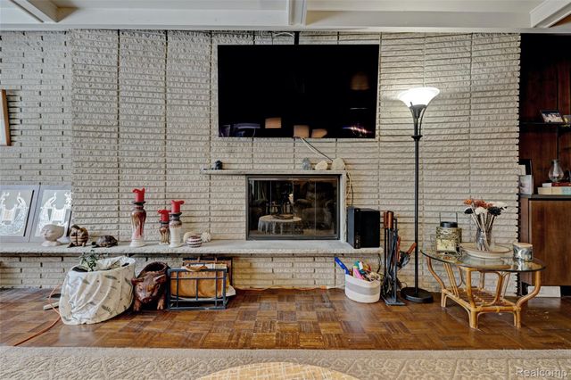 8704 Edna Drive, Warren, MI 48093